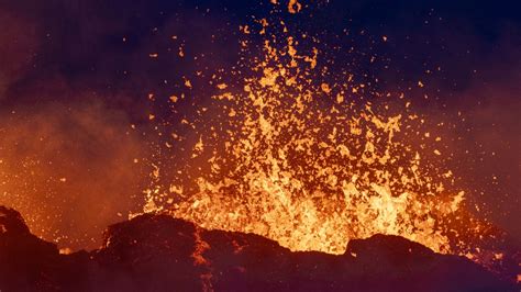 Incredible Footage Of A Volcano Eruption Near Icelands Capital The