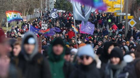 Afd Parteitag In Riesa Gewalt Durch Polizisten Aus Niedersachsen