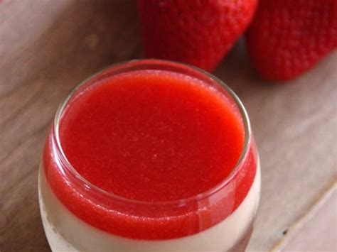 Panna Cotta Au Rooibos Cerise Et Coulis De Fraise Recette Par Le Blog