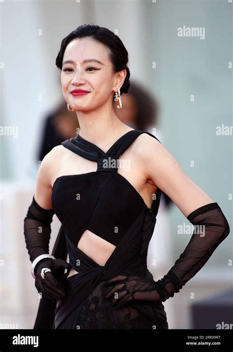 Venise Ao T L Actrice Li Meng Pose Sur Le Tapis