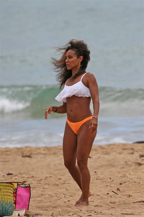 Jada Pinkett Smith In Bikini At A Beach In Hawaii Hawtcelebs