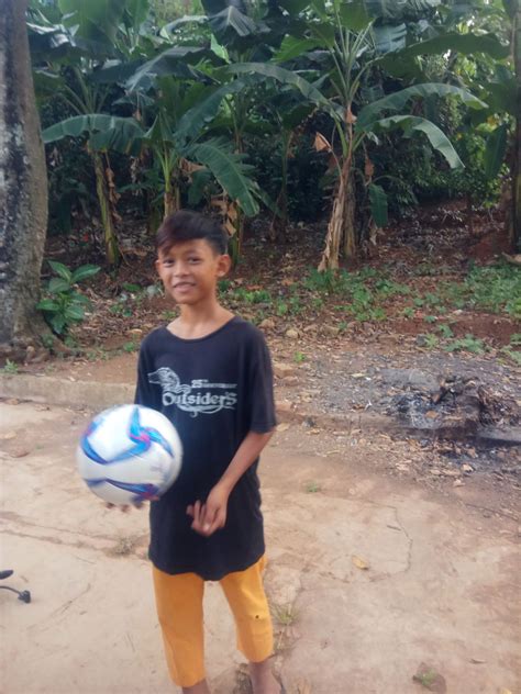 Indonesia Citayam Slums Slum Kids Ball To All