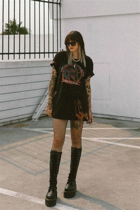 Aesthetic And Edgy Outfits That Are So Cool Grunge Skirt Outfit