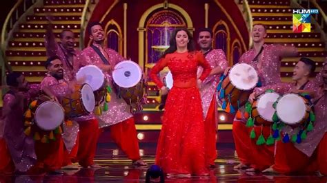 Mahira Khan Sets The Stage On Fire With Her Performance At The Kashmir 8th Hum Awards 2022 Youtube