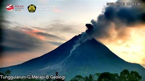 Breaking News Gunung Merapi Kembali Muntahkan Awan Panas Pagi Ini