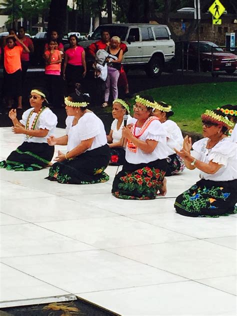 Women Dance The Chuukese Dance Caroline Islands Micronesia Pohnpei