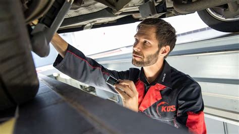 TÜV So bereiten Sie sich richtig auf Hauptuntersuchung vor Auto