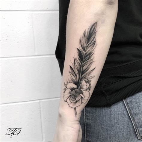 40 Tatouages De Plumes Pour Les Femmes 2022