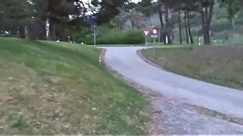 desnudo bajo la carretera durante el día XVIDEOS