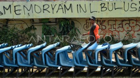 PEMBONGKARAN STADION LEBAK BULUS ANTARA Foto