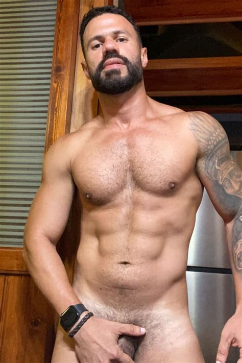 Thiago Beor le modèle du site porno gay Ridleydovarez