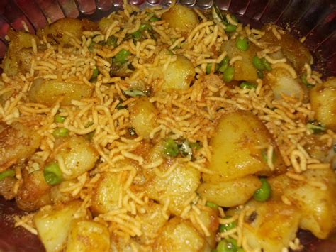 Sweet And Tangy Aloo Chaat Recipe