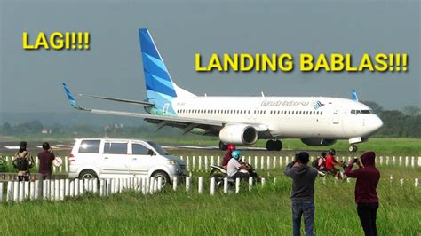 Lagi Menegangkan Pesawat Garuda Boeing Landing Bablas