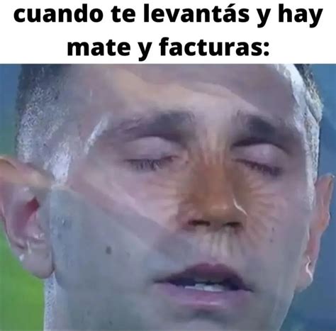 Cuando te levantás y hay mate y facturas Memes