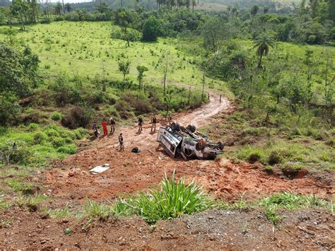 Carro Que Fazia Transporte De Presos Capota E Cai Em Ribanceira Na BR