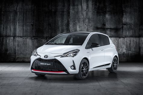 Toyota Estreia Dois Novos Yaris Em Paris Auto Drive