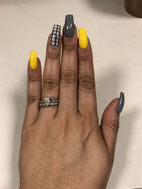 Yellow And Grey Nails 💅🏼 Nails Gel Nails Winter Nails