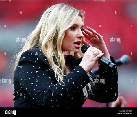 Ella henderson singer hi-res stock photography and images - Alamy