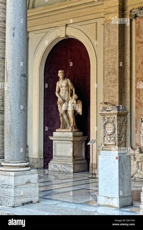 Sculptures in Vatican museum Stock Photo - Alamy