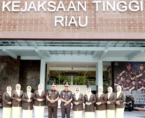 Kajati Riau Pimpin Upacara Hari Ibu Ke 95 Tahun SKI Nusantara Post