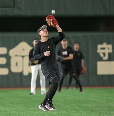 写真：【巨人】岡本和真が4年ぶり左翼でスタメン 秋広優人は「3番・右翼」で初起用 東スポweb