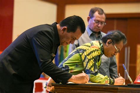 Gubernur Ansar Dan Pimpinan Dprd Kepri Tandatangani Nota Kesepakatan