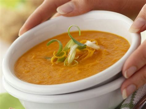 Carrot And Leek Soup With Buttermilk Recipe Eatsmarter