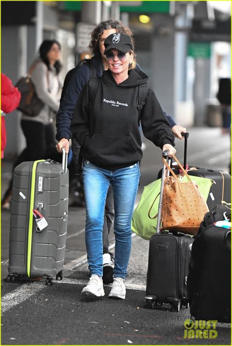 Shania Twain Lands In Nyc With Husband Frédéric Thiébaud In Rare Outing Photo 4877525