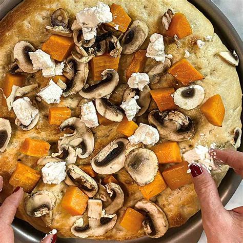 Pizza Autunnale Con Zucca Funghi E Caprino Panasonic Experience Fresh