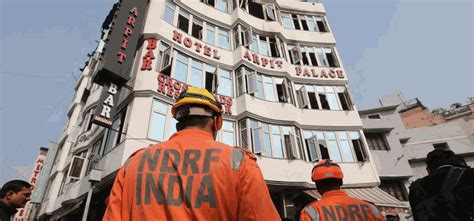 India Incendio In Hotel A Nuova Delhi Almeno Morti La Stampa