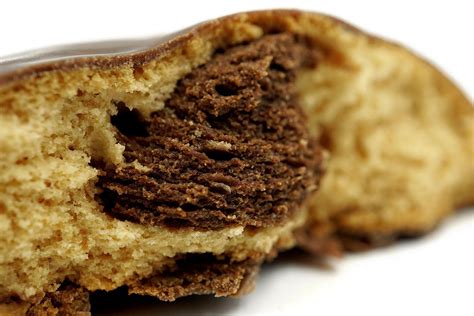 Chikapie Review: Crumbly cookie with a flavor filled creamy center ...