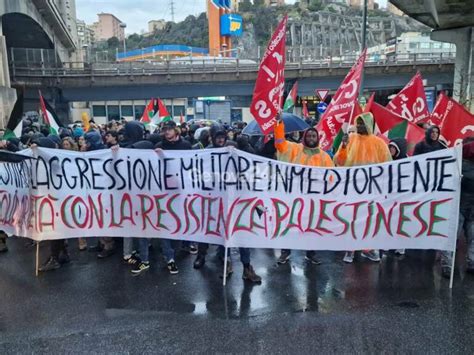 Contro La Guerra E Contro Le Armi La Manifestazione Per La Palestina