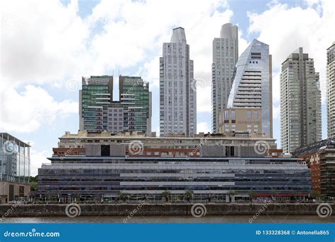 Nuevos Edificios En Puerto Madero En Buenos Aires La Argentina Foto De