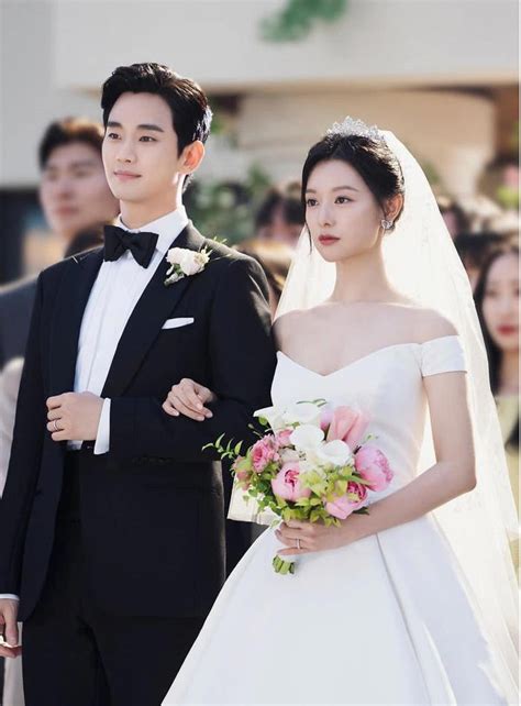 Son Ye Jin S Move Caused Rumors Of Kim Soo Hyun Kim Ji Won Dating To