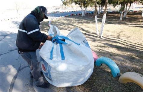 Realiza Servicios Públicos labores de limpieza en el parque DIF Voz