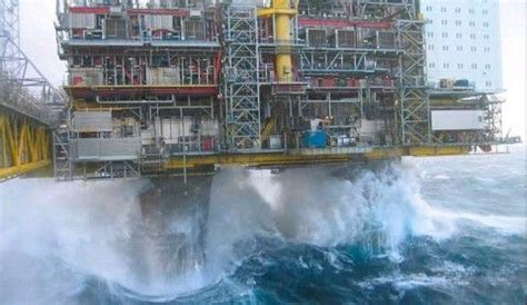 vopnu adomale  linkedin  draupner wave   rogue wave