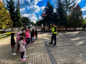 Policjanci Z Dzie Mi O Bezpiecznej Drodze Do Szko Y Dzia Ania