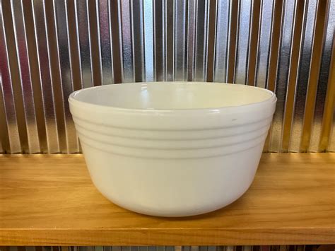 1950s Hamilton Beach Pyrex Milk Glass Mixer Bowl S 2267 Etsy