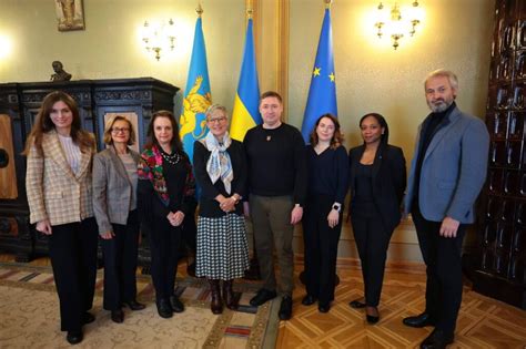 Львівщину відвідала Посол Канади. Читайте на UKR.NET