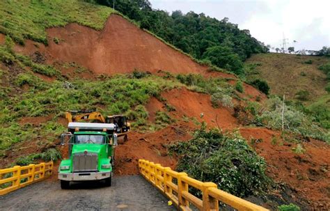 Deslizamientos De Tierra Han Bloqueado Las V As De Cinco Departamentos