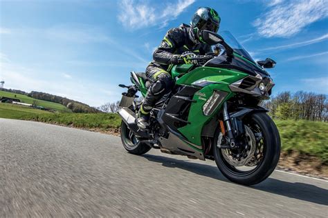 Dubbeltest Suzuki Gsx R Hayabusa Vs Kawasaki H Sx Se