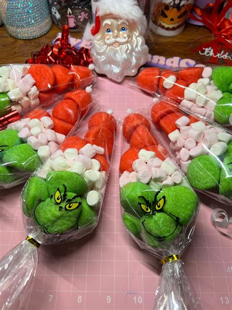 Grinch Sweet Cone Christmas Sweet Cones Christmas Sweets Grinch Ts Christmas Eve Box