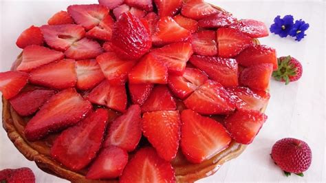 Tarta De Fresa Con Crema Pastelera Huele Bien