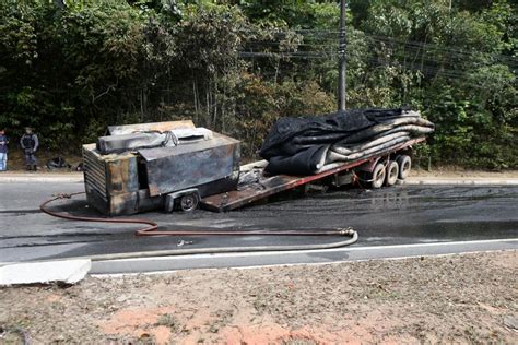 Carreta pega fogo na avenida do Turismo e afeta trânsito Portal da