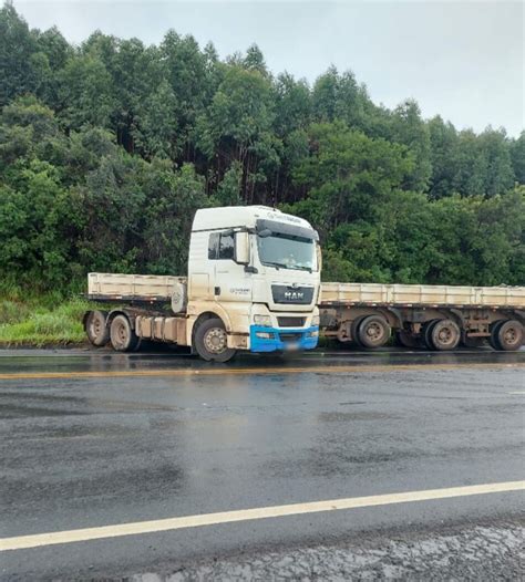 Carreta derrapa e dá L na BR 354 Últimas Notícias