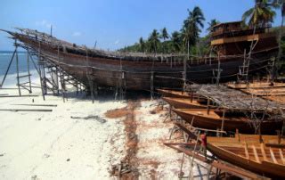 Pembuatan Kapal Pinisi Di Kawasan Tanjung Bira Datatempo