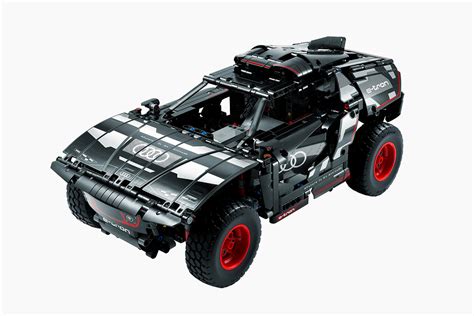 LEGO Technic Rolls Out Audi RS Q e-tron Set | HiConsumption