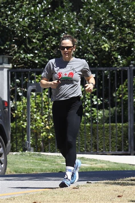 Jennifer Garner Out For A Run Around Brentwood 07212023 • Celebmafia