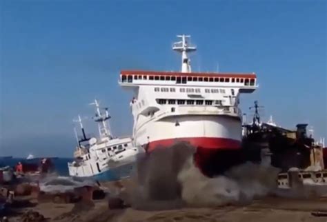 Watch these crazy boat crashes caught on camera | American Military News