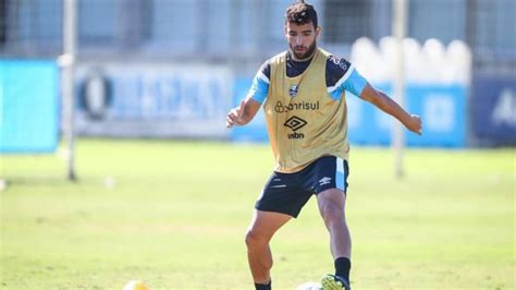 Figura de Pepê em campo traz resgate nostálgico ao torcedor do Grêmio